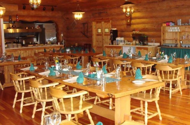 Bear Track Inn Gustavus Bagian luar foto