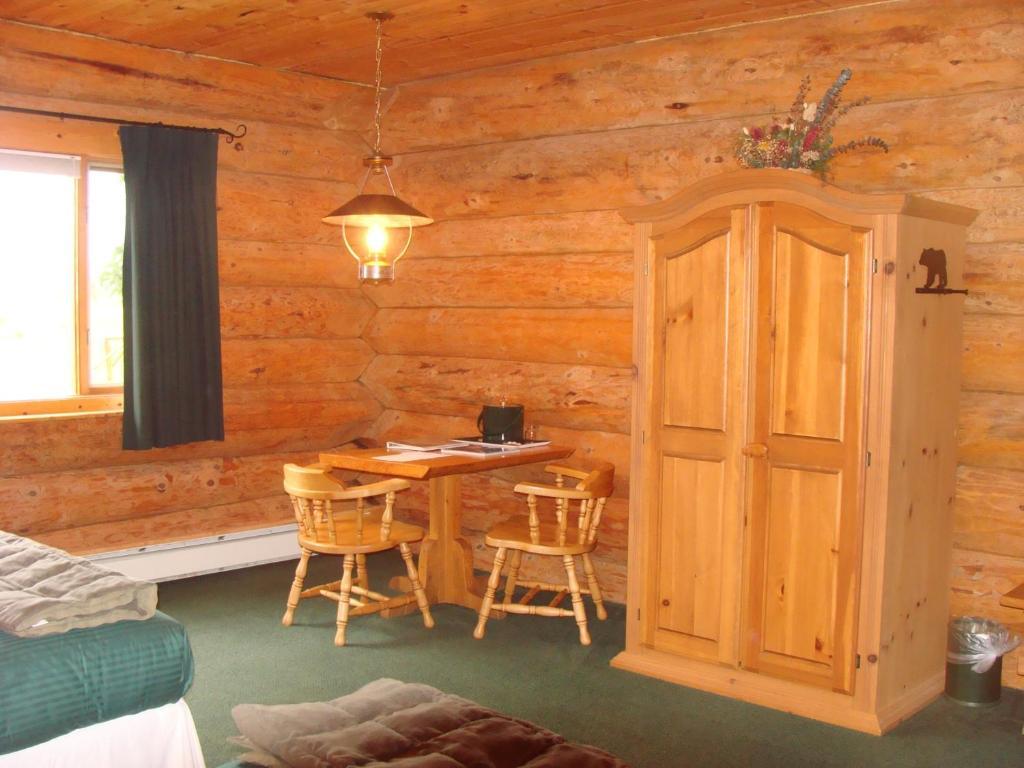 Bear Track Inn Gustavus Ruang foto